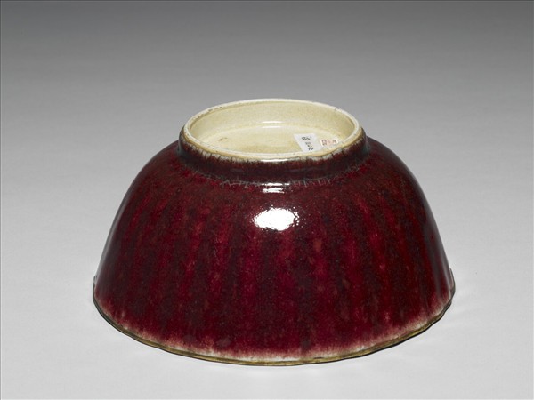 寶石紅釉菊瓣式碗