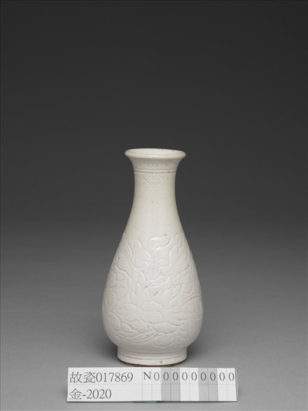 臨川窯 白瓷劃花牡丹紋瓶