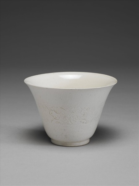 彭窯 白瓷劃花饕餮紋套杯