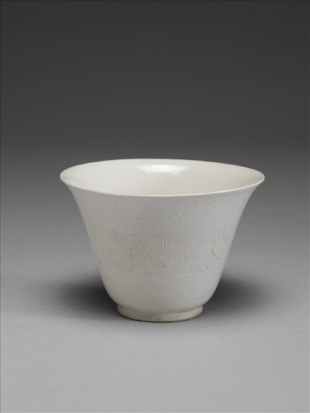 彭窯 白瓷劃花饕餮紋套杯