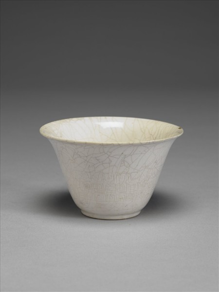 彭窯 白瓷劃花饕餮紋套杯