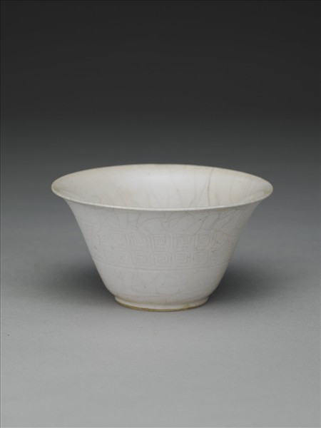 彭窯 白瓷劃花饕餮紋套杯