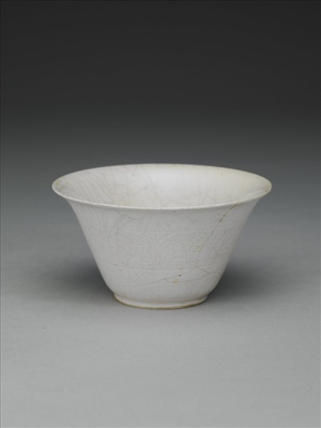 彭窯 白瓷劃花饕餮紋套杯