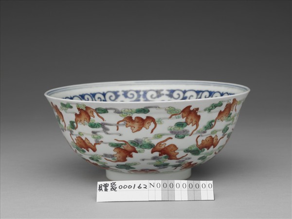 粉彩洪福齊天紋碗