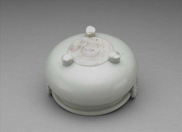 白瓷雙耳三足爐