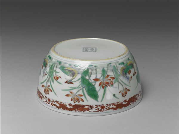 五彩鴛鴦蓮紋洗