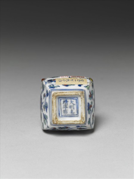 鬥彩番蓮紋葫蘆小方瓶