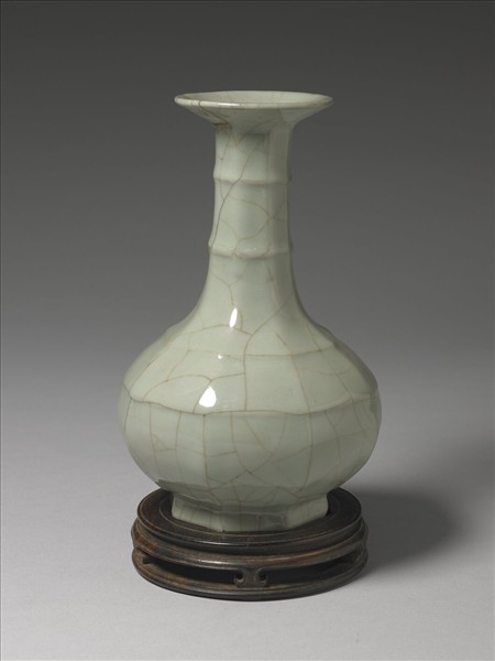 官窯 青瓷八方弦紋盤口瓶