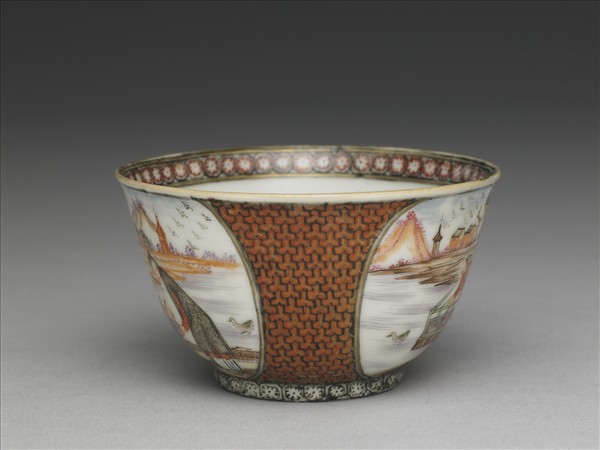 粉彩山水人物圖杯