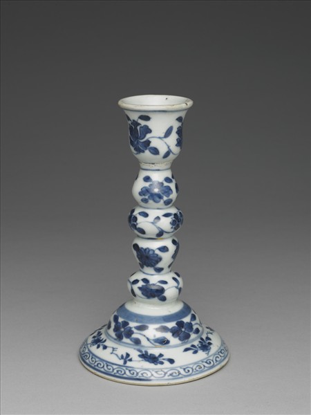 青花花卉燭台