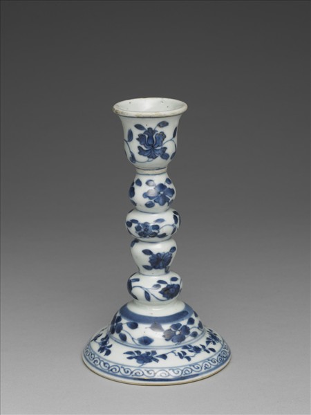 青花花卉燭台