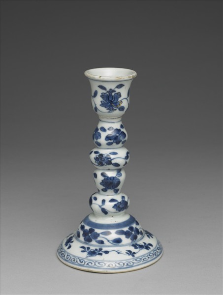 青花花卉燭台