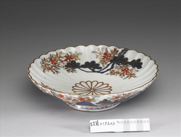 有田窯 五彩描金花卉菊瓣式盤