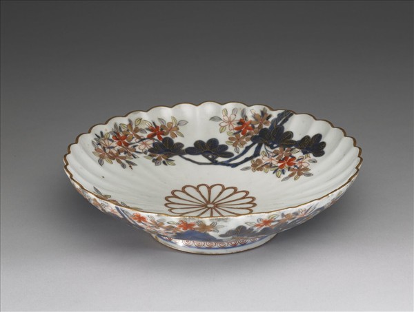 有田窯 五彩描金花卉菊瓣式盤