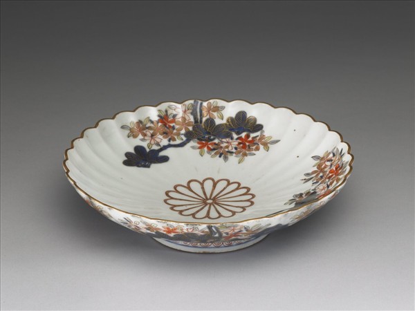 有田窯 五彩描金花卉菊瓣式盤