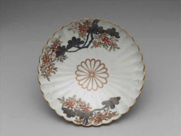 有田窯 五彩描金花卉菊瓣式盤