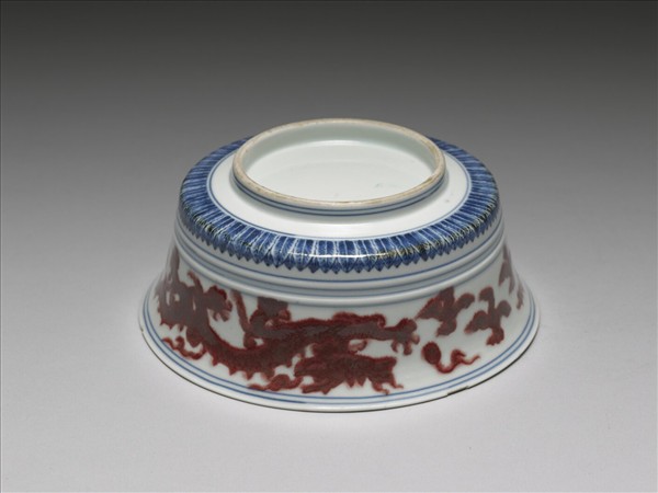 青花釉裡紅趕珠龍合碗