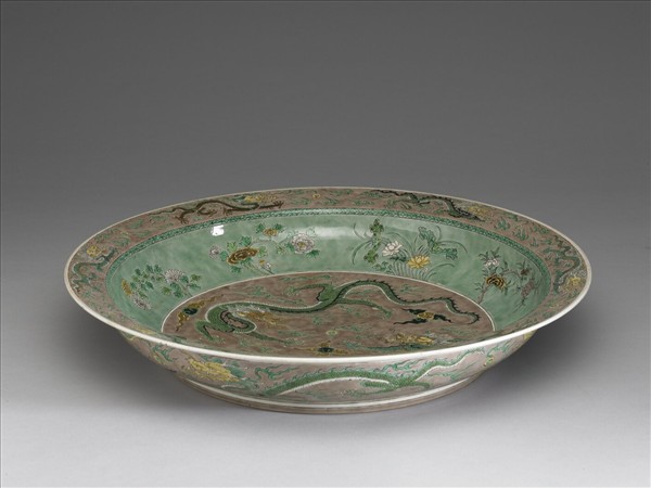 素三彩龍紋盤