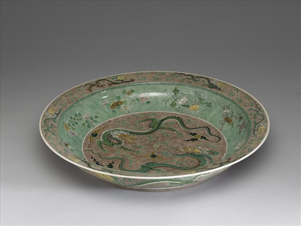 素三彩龍紋盤