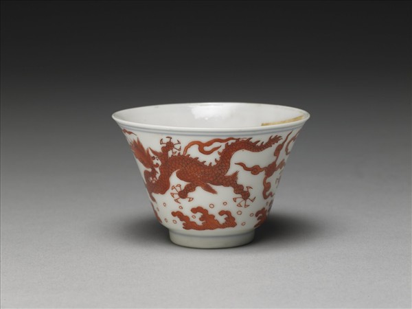 白瓷紅彩雙龍杯