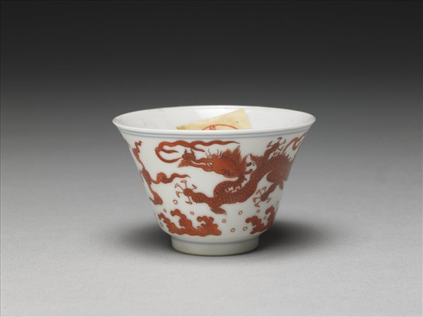 白瓷紅彩雙龍杯