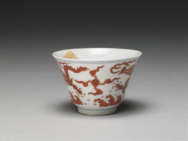 白瓷紅彩雙龍杯