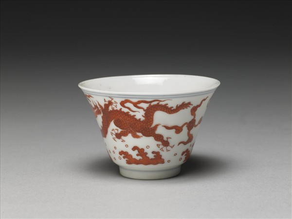 白瓷紅彩雙龍杯