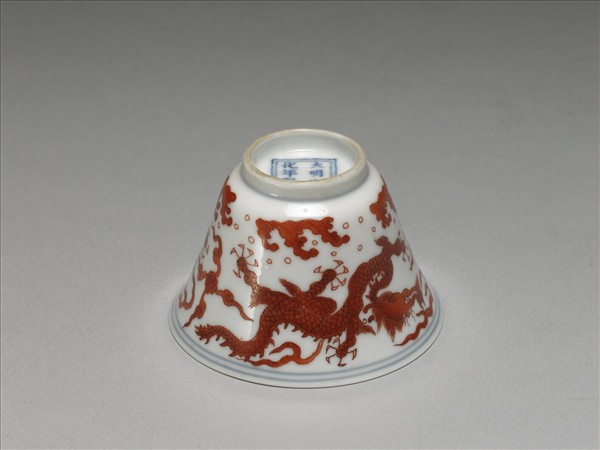 白瓷紅彩雙龍杯