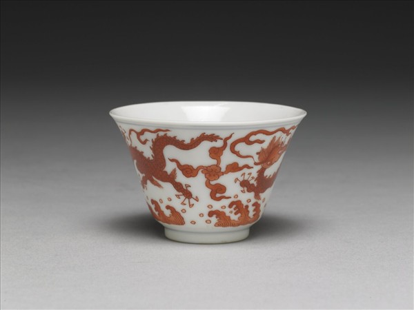 白瓷紅彩雙龍紋杯