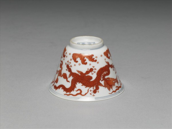 白瓷紅彩雙龍紋杯