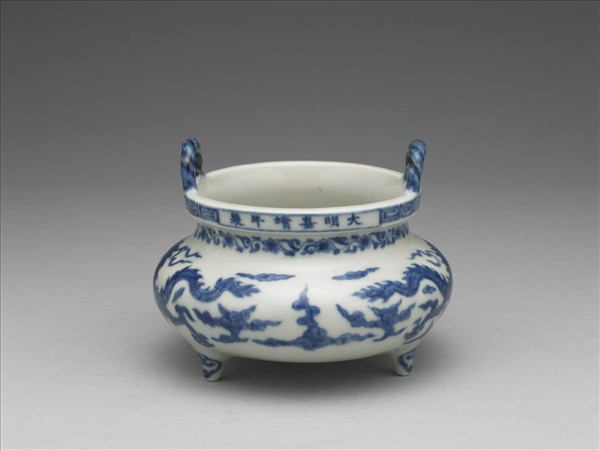青花雲龍繩耳三足爐