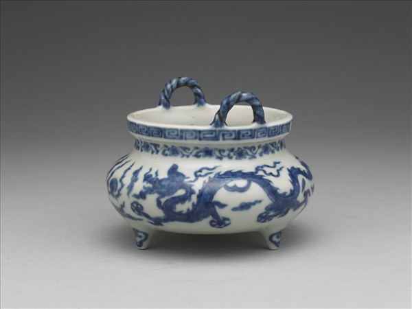 青花雲龍繩耳三足爐