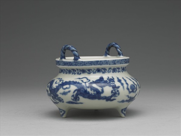 青花雲龍繩耳三足爐