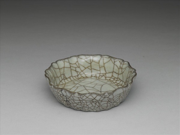 南宋官窯 青瓷牡丹花式洗