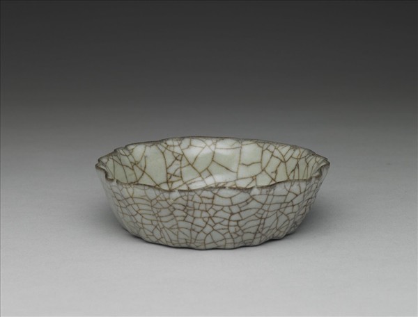 南宋官窯 青瓷牡丹花式洗