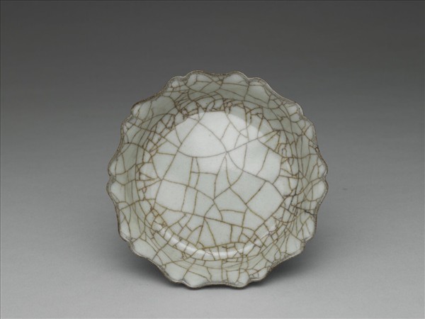 南宋官窯 青瓷牡丹花式洗