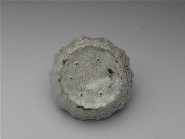 南宋官窯 青瓷牡丹花式洗