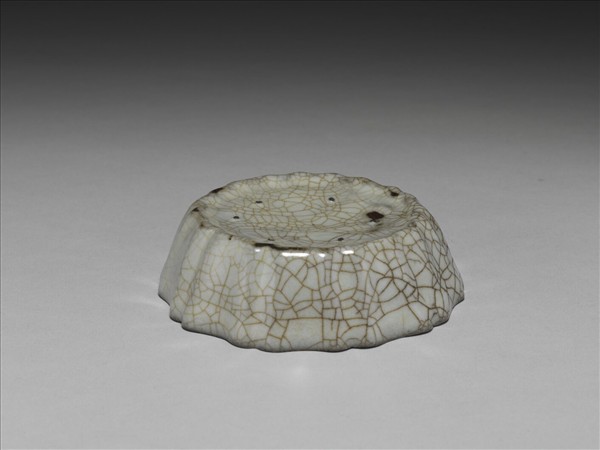 南宋官窯 青瓷牡丹花式洗