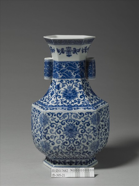 青花番蓮貫耳六方壺