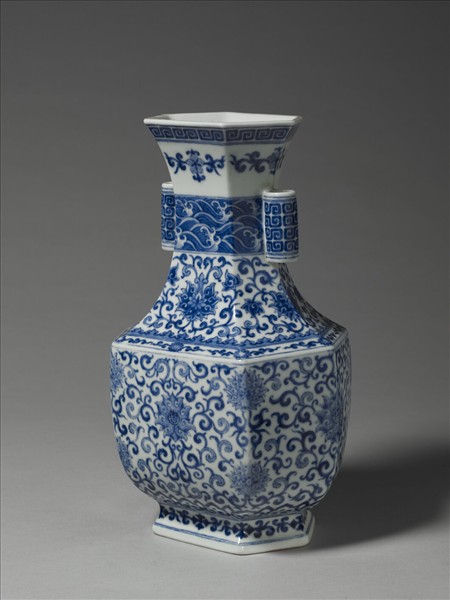 青花番蓮貫耳六方壺