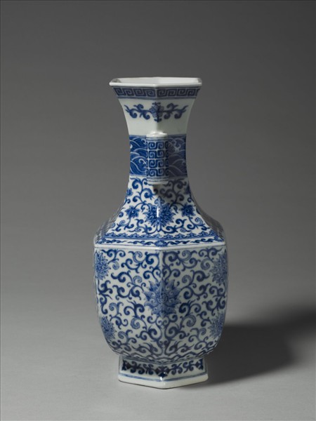 青花番蓮貫耳六方壺