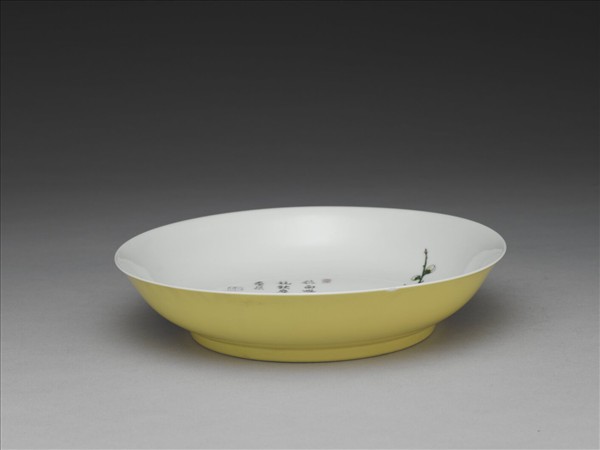 琺瑯彩黃地梅竹先春圖盤