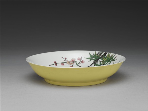 琺瑯彩黃地梅竹先春圖盤