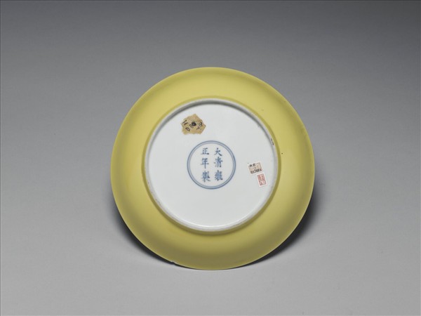 琺瑯彩黃地梅竹先春圖盤