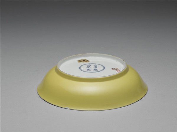 琺瑯彩黃地梅竹先春圖盤