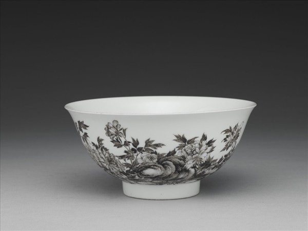 琺瑯彩赭墨牡丹碗