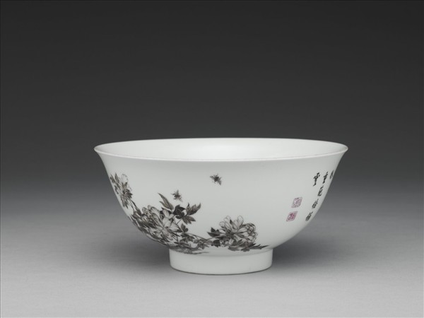 琺瑯彩赭墨牡丹碗