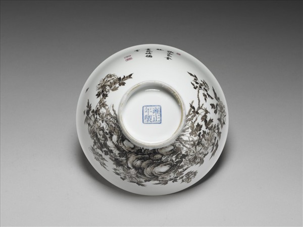 琺瑯彩赭墨牡丹碗