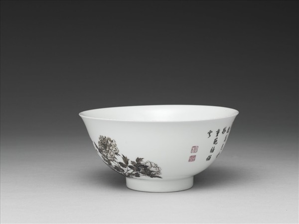 琺瑯彩瓷赭墨牡丹碗