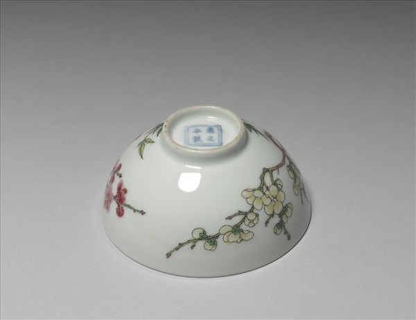 琺瑯彩梅竹先春圖杯